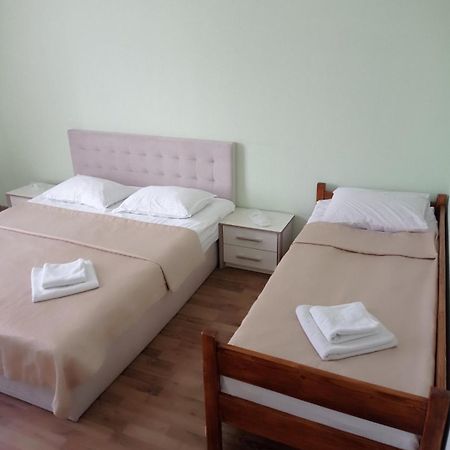 Готель Баронський Двір Chernivtsi Εξωτερικό φωτογραφία